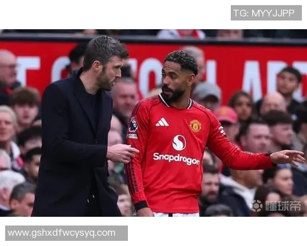电讯报:曼联的年青球员应懂哪怕感到不公也不该揭露应战教练